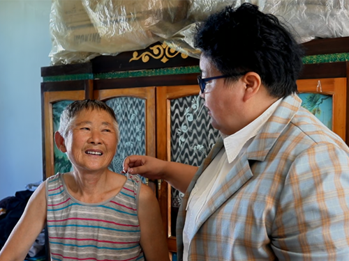 紅紅姐給病人送溫暖